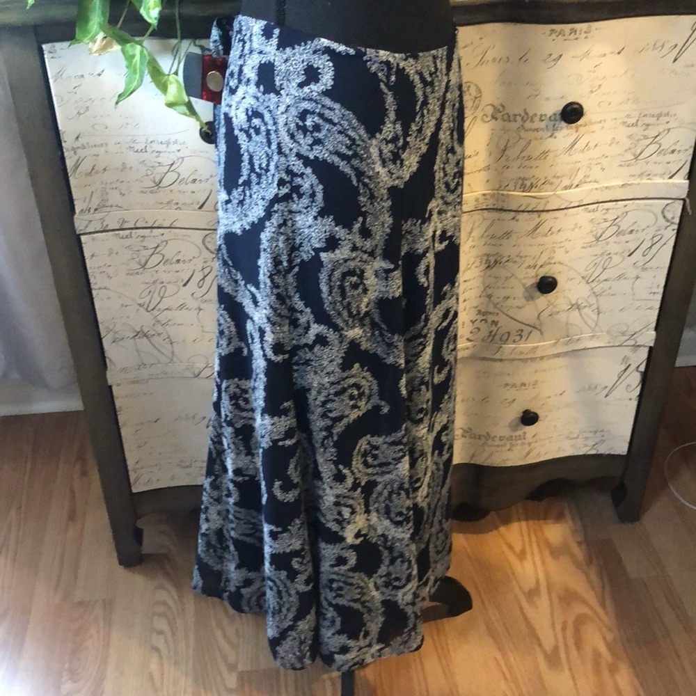 LIZ CLAIBORNE A-LINE FLOWY FLORAL CHIFFON MAXI SKIRT DARK BLUE WHITE SIZE 12 - Picture 7 of 15